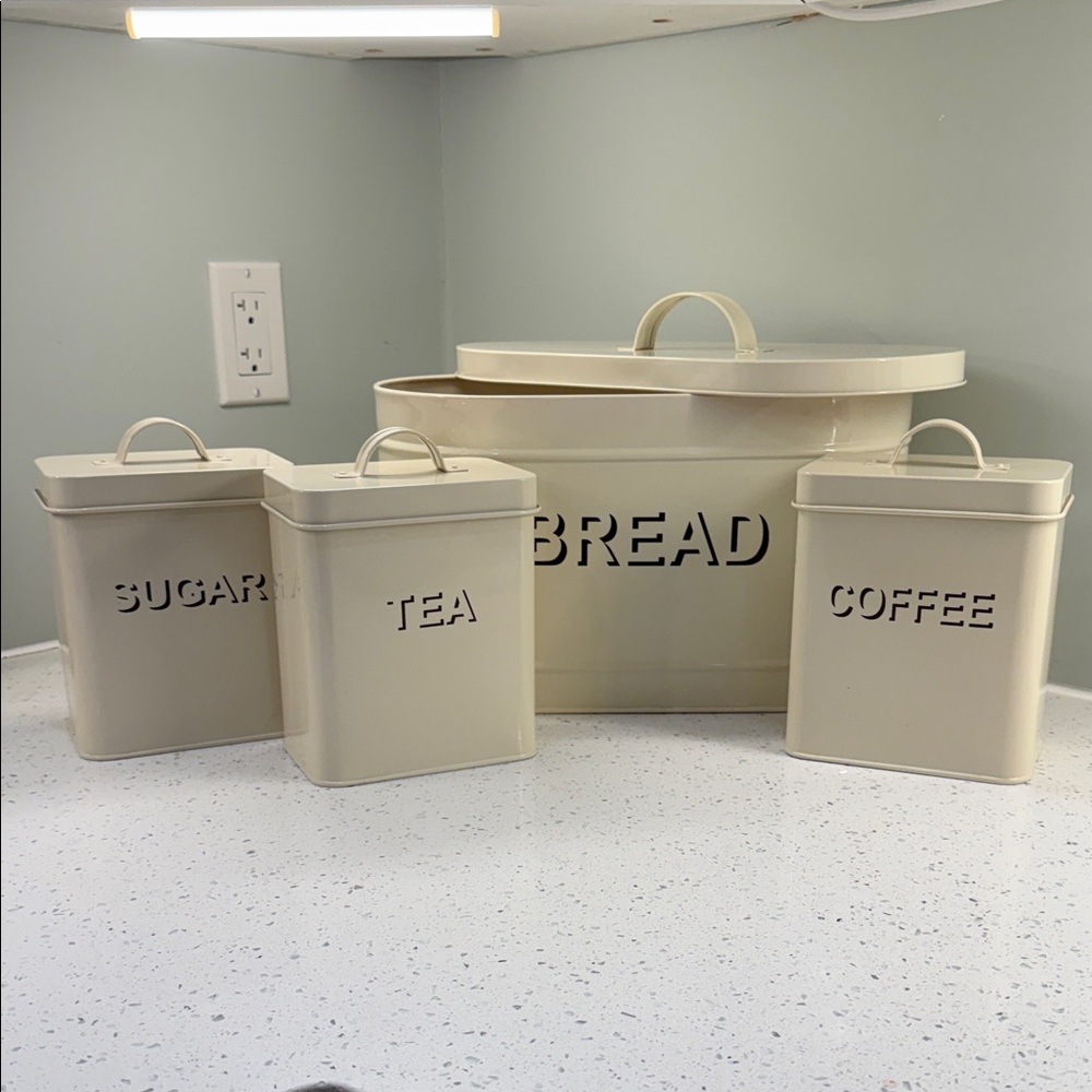 Gorgeous Cream Kitchen Canister Set Super Clean Bonus Piece Included